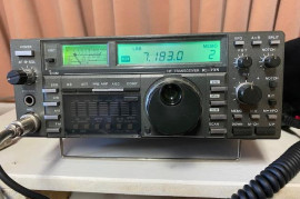 ICOM IC735 HF Transceiver