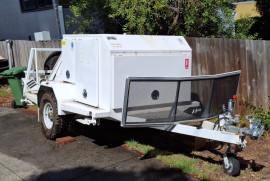 Heavy duty trailer for temporary antenna mast