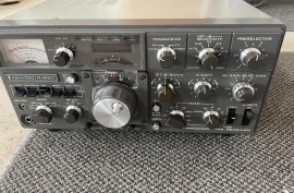 Mint Kenwood boxed R820 with SP820 $1250