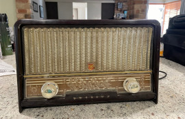 Philips B3X71BT Valve Radio 1957