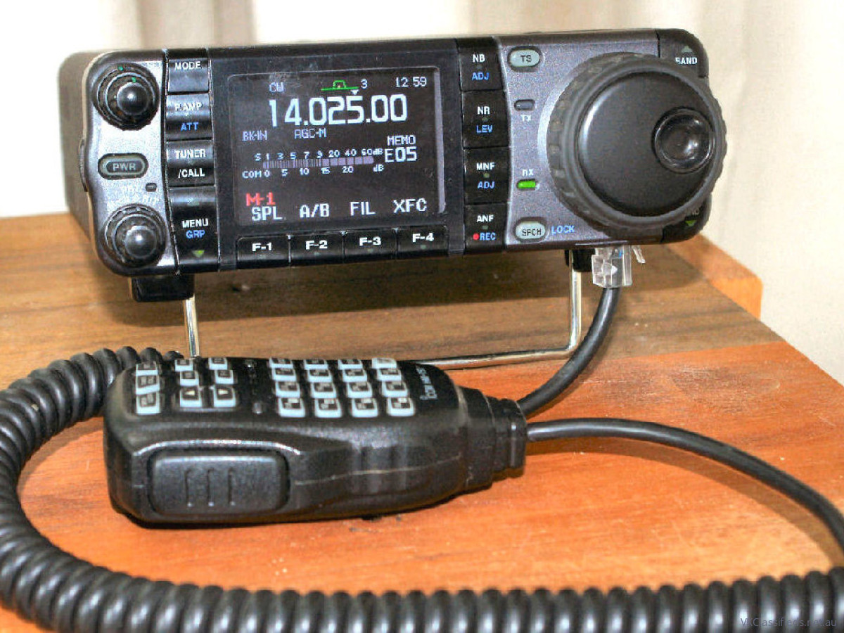 ICOM 7000 all band compact radio