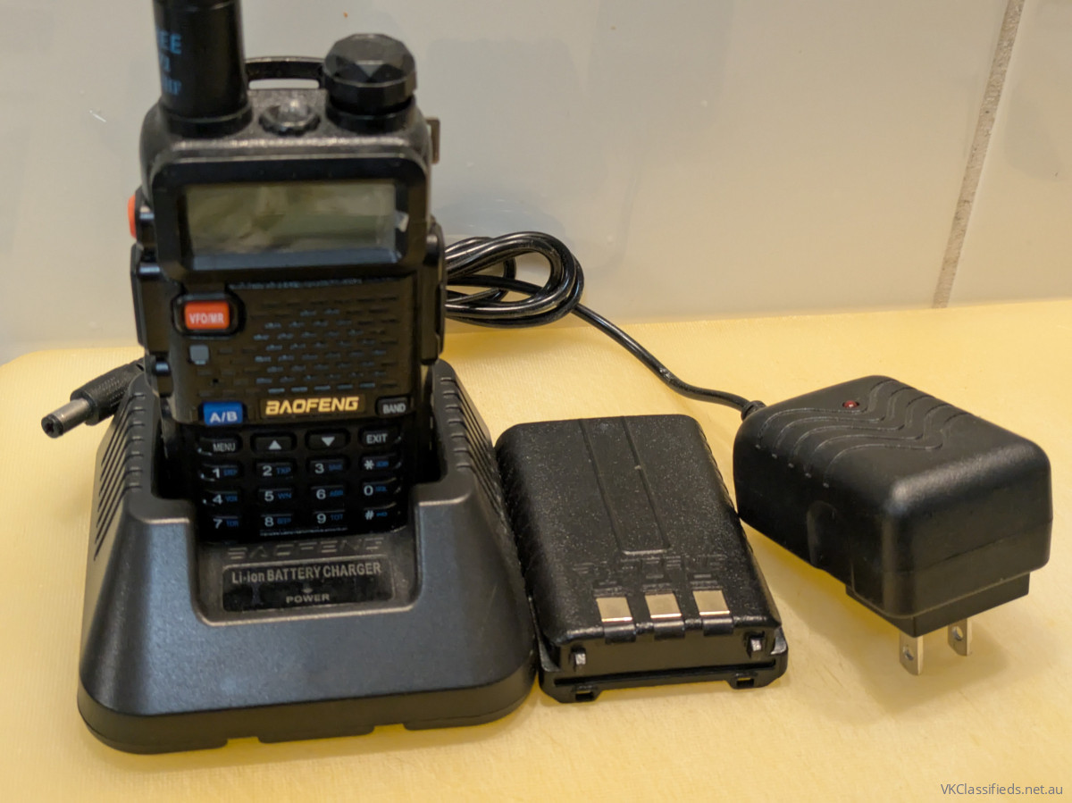 Baofeng UV-5R + extra battery