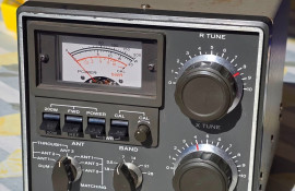 Kenwood AT - 200 Antenna Tuner