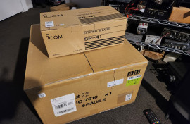 Icom IC7610 with sp41 under 1 year old like new