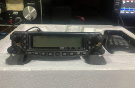 Yaesu FT-8800R VHF/UHF Dual bander