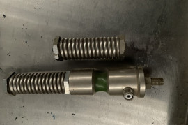 Heavy duty spring base antenna mount