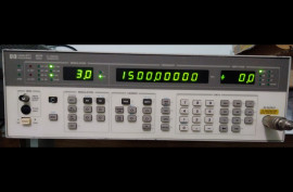 HP 8657B RF signal generator