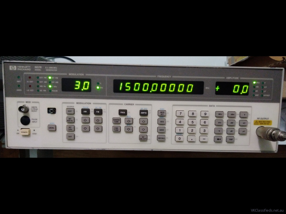 HP 8657B RF signal generator