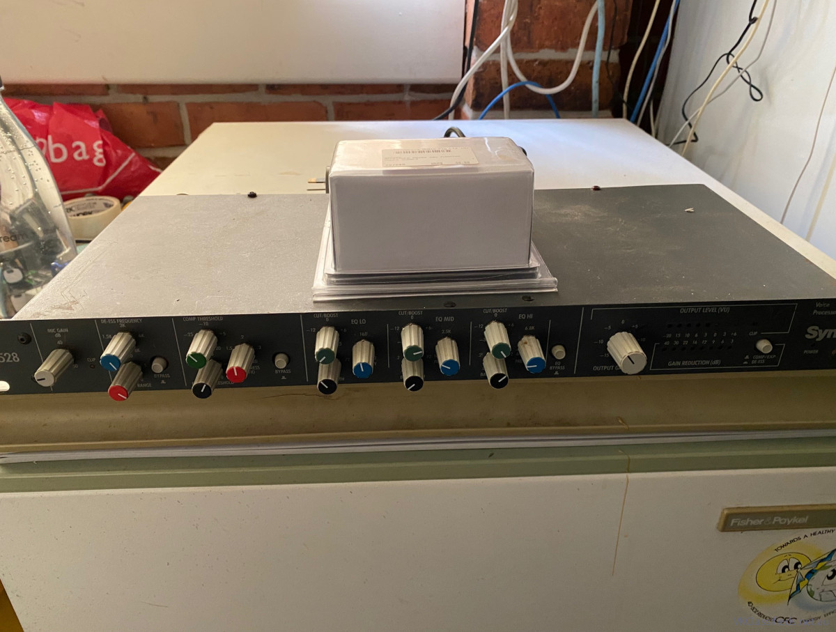SYMETRIX Audio processor