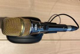 Heil goldline fitted on Yaesu MD-100 base