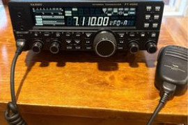 Yaesu FT-450D HF/6M Radio