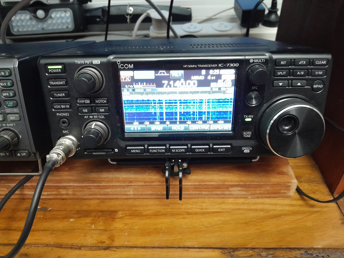 Icom IC-7300 with SM-50 mic in LIKE NEW condition