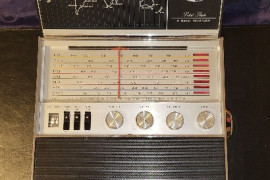 AIRCASTLE 8 BAND RADIO MODEL 162F51H 18 Transistor